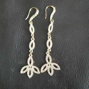 Drop earrings with diamond like accents